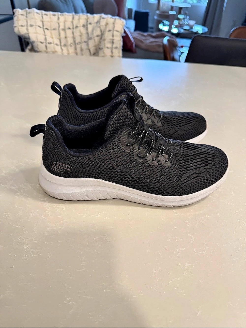 Skechers Summits - Cooler Black & White Sneakers US 9 - only worn once